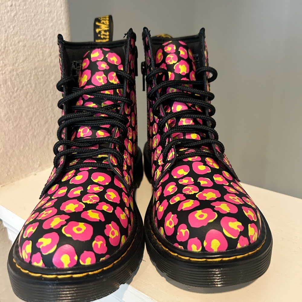 Dr Doc Martens 1460 J Pink Leopard Hydro Leather Combat Boots Youth Girls Size 2 - Picture 4 of 10
